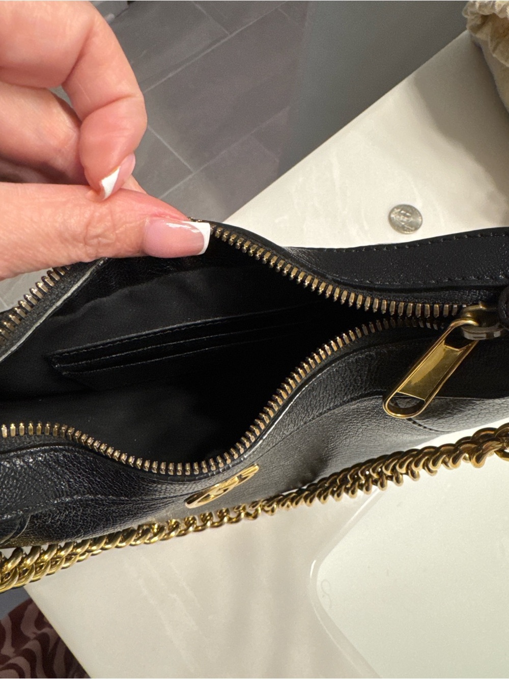 Gucci Black Goatskin Aphrodite Small Handbag - Picture 5 of 9